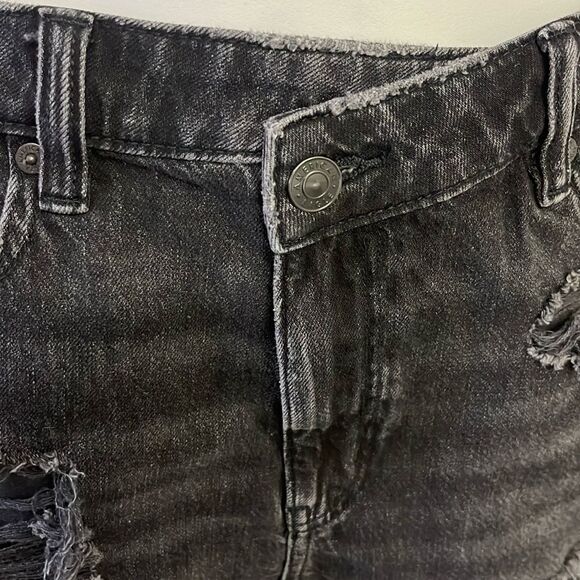 American Eagle Black Destroyed Distressed Whisker Faded Mom Shorts - Size 10 - Picture 5 of 16